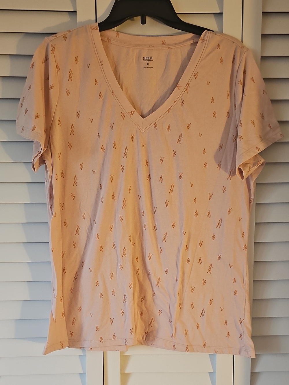 a.n.a Light Pink V-Neck Short Sleeve Tee with Subtle Print